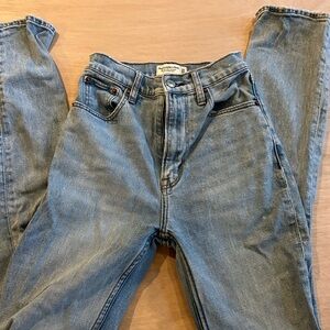 Abercrombie & Fitch Light Blue High-Rise Slim Straight Jeans 2020